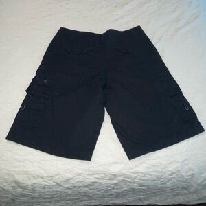 Black short cargo pants